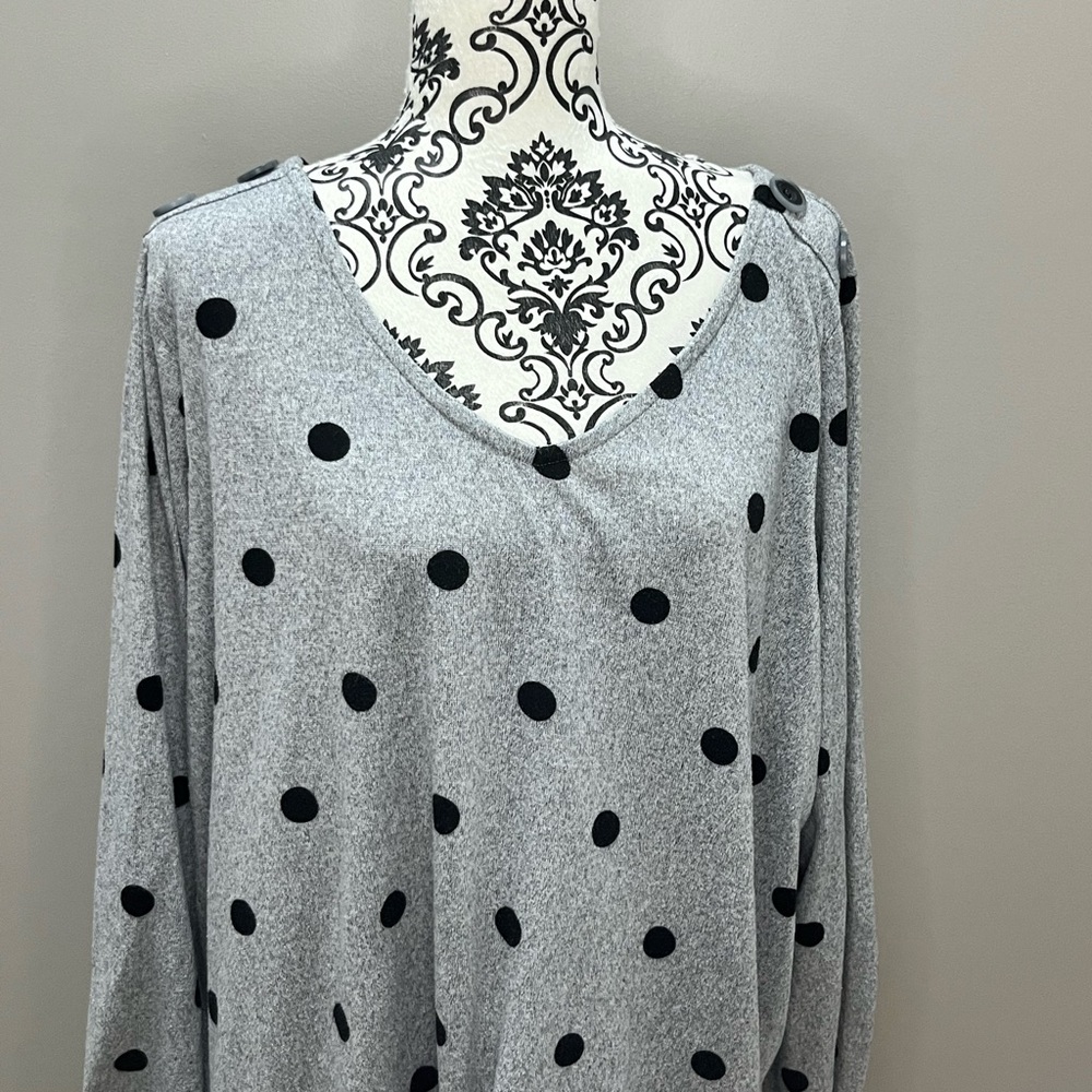 Lily Morgan Grey Polka Dot Knit Top – Size 1X